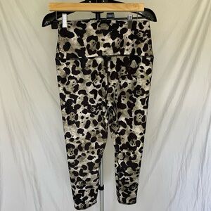 Evolution and Creation work out leggings leopard print Large
